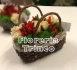 Cestino di fiori assortitti rettangolare.